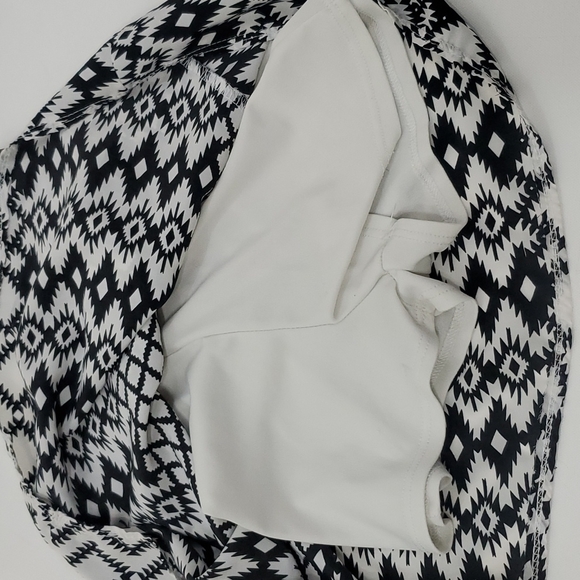 B tween black and white patterned skorts - Picture 3 of 7